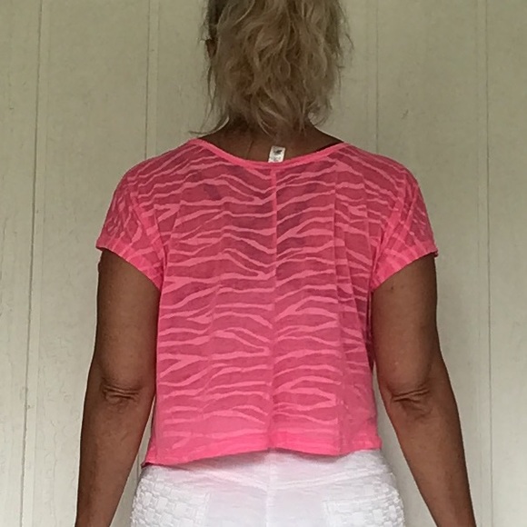 VICTORIAS SECRET TEE SHOP PINK BURNOUT CROP TOP SMALL - Picture 4 of 9